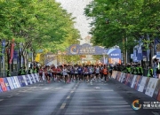 开云下载-门前演员亮相比赛现场，引发一片尖叫