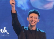 开云sport-冠军底蕴的团队压制与孤星闪耀的个人英雄—足球胜利的两种美学