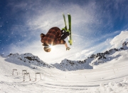 开云体育登录-铁血纪律颠覆美丽足球，塞内加尔战术牢笼压制三狮，瑞士军刀阿坎吉刺出致命一击