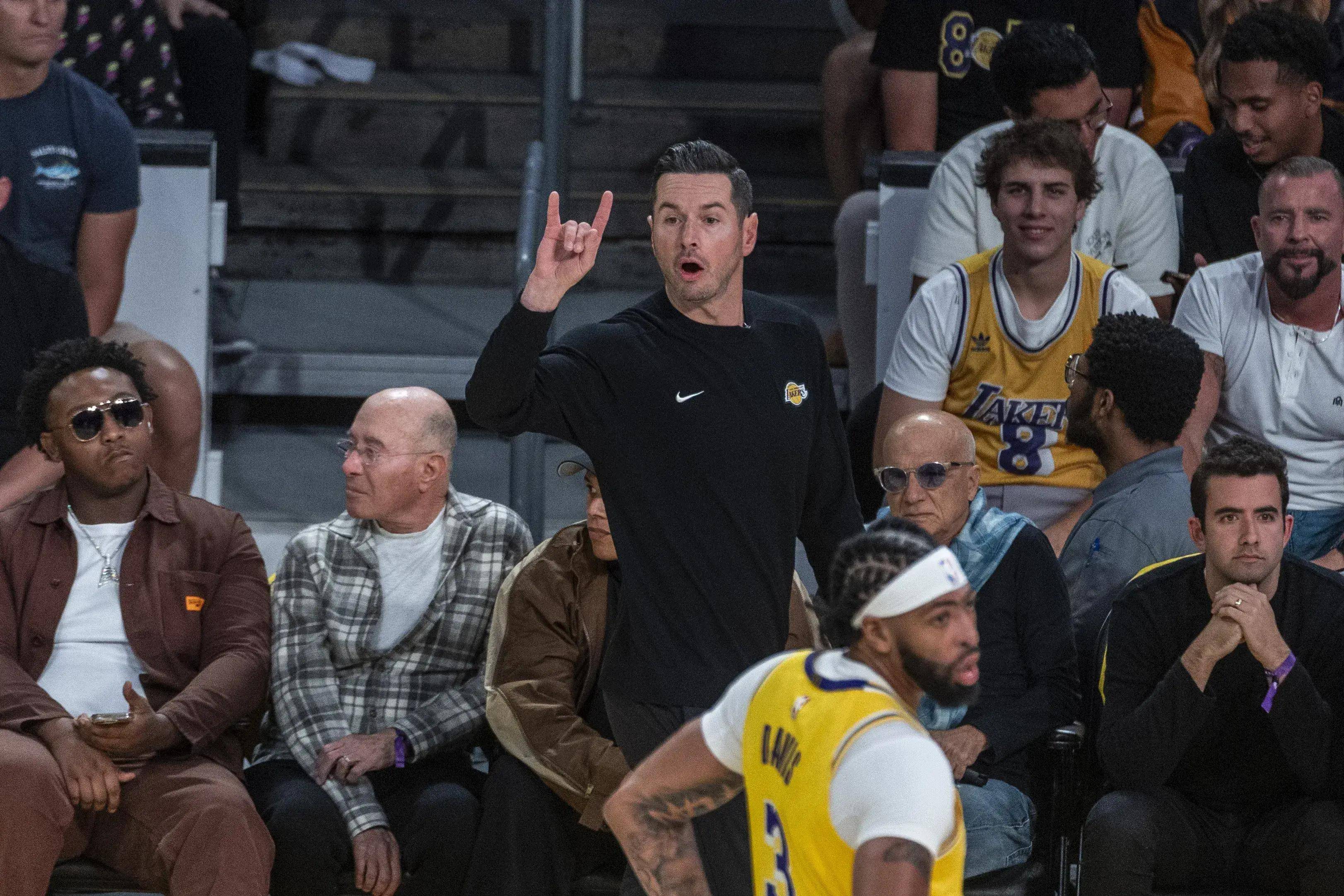 关于篮网新秀发挥十足，连胜湖人轻松取胜的信息