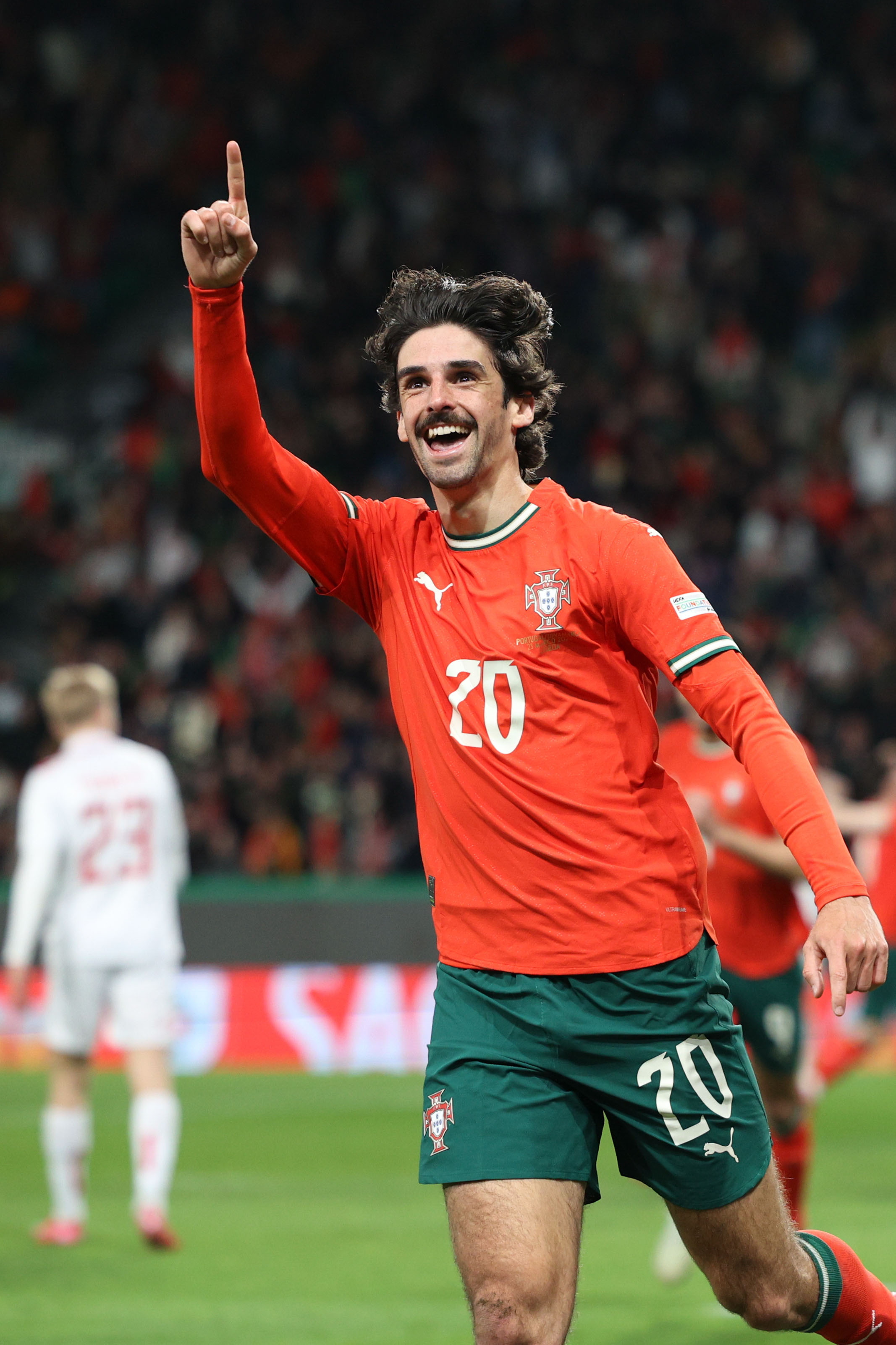 关于葡萄牙惊险获胜，力争晋级欧锦赛决赛的信息