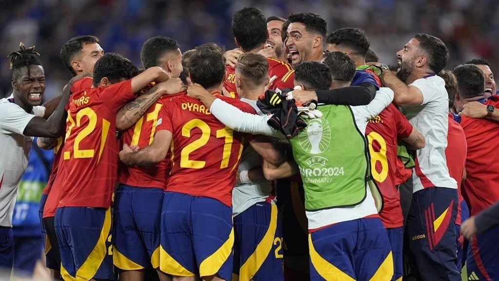 欧洲杯赛场上演激烈对决，精彩不断