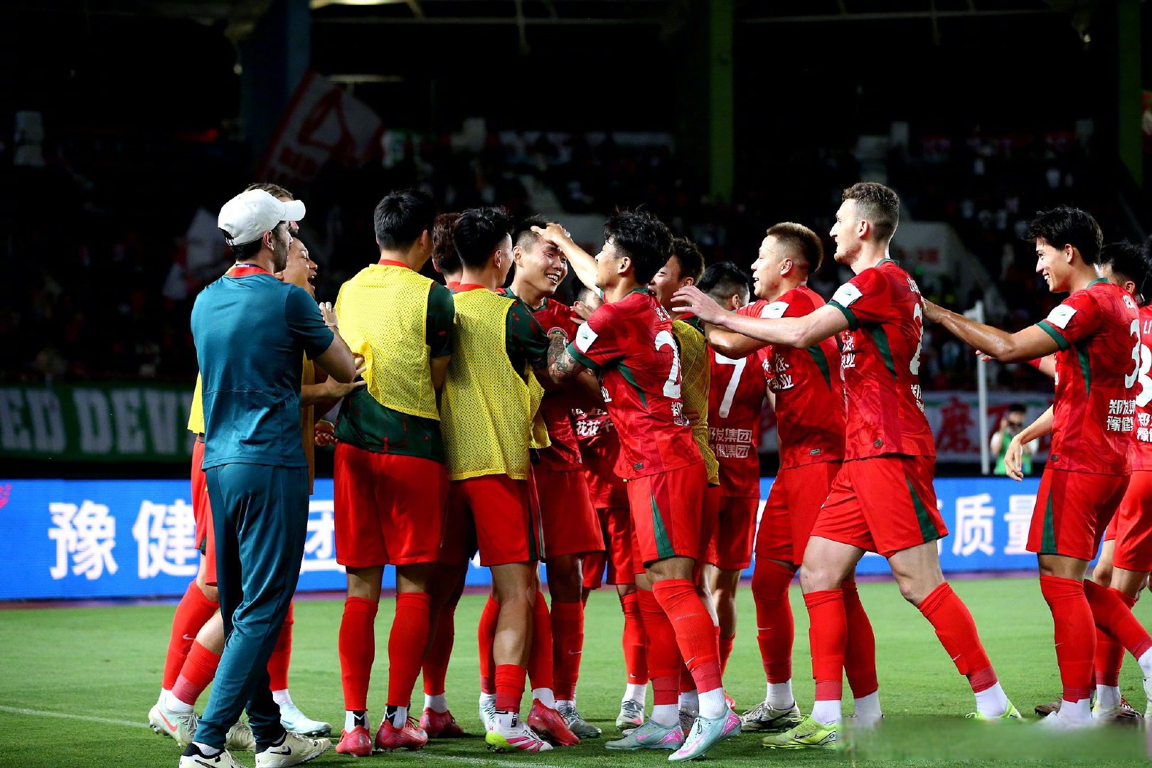 青藏高原球队新援表现抢眼，实力倍增