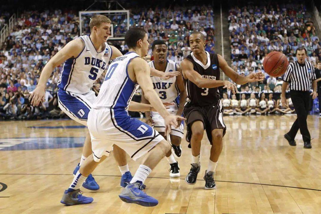 爵士完胜猛龙，麦科勒姆高光表现