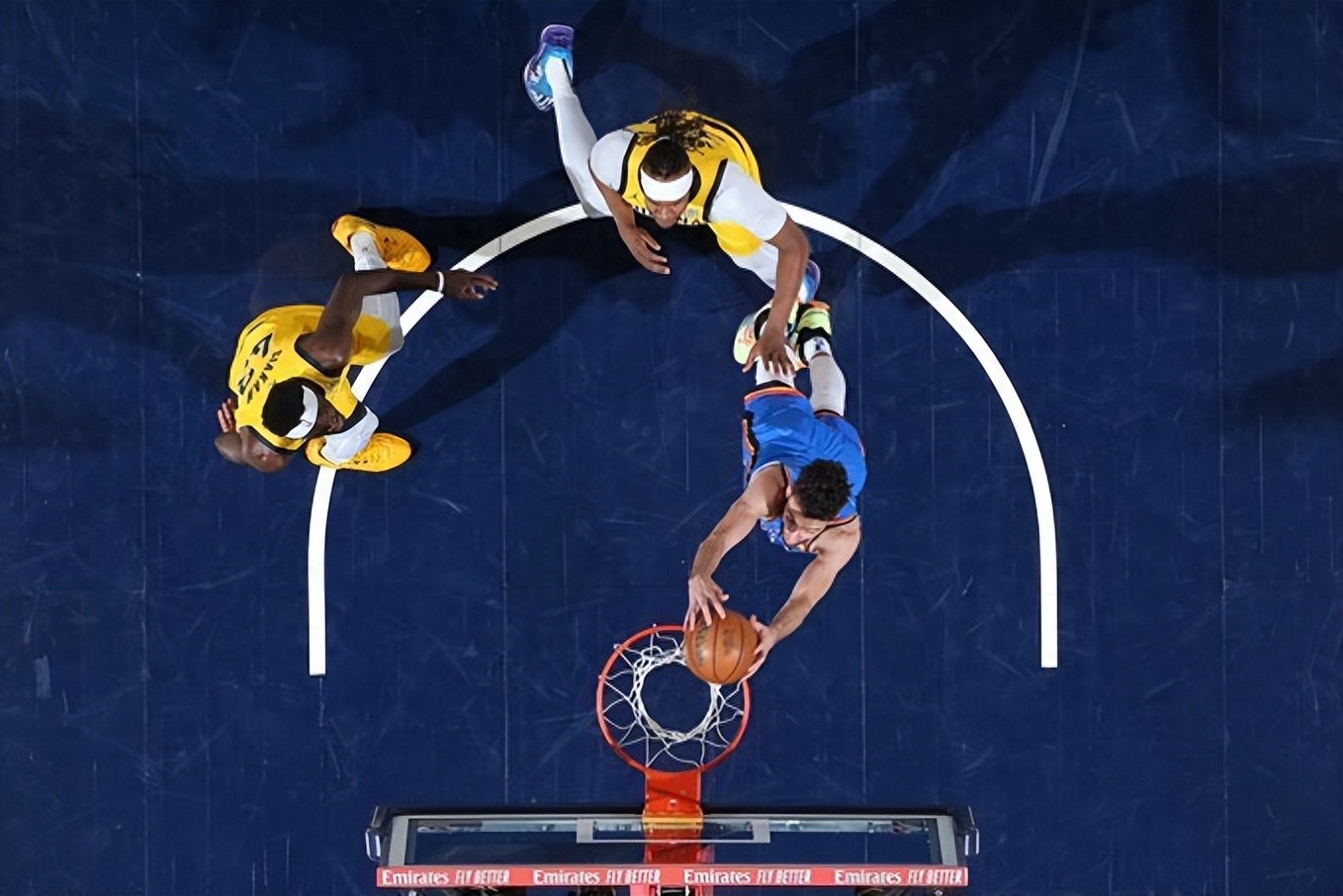 步行者完胜四川队，麦科勒姆状态火热