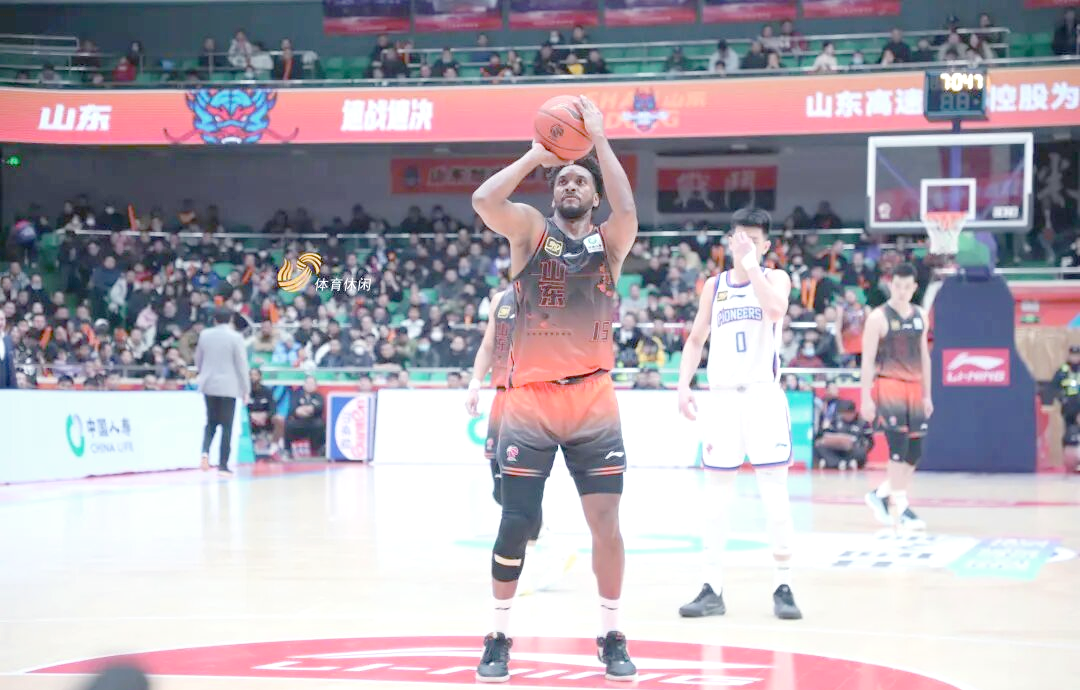 辽宁队力克广东队，高诗岩点燃赛场