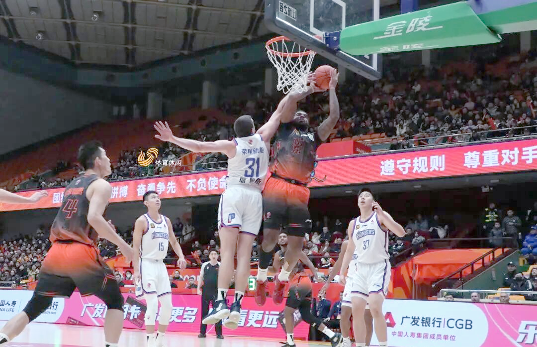 辽宁队力克广东队，高诗岩点燃赛场