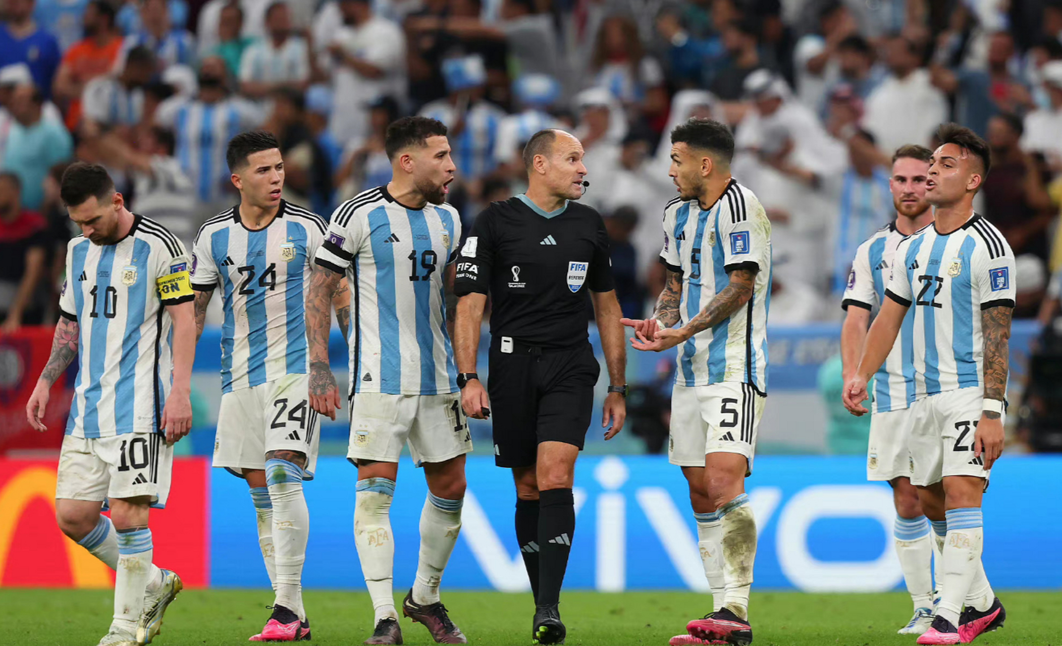 荷兰横扫乌克兰,梅西带队取胜 荷兰横扫乌克兰,梅西带队取胜